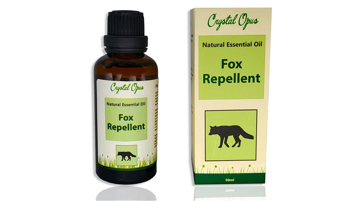 Fox repellent spray concentrate containing chilli, garlic & citronella oil.
